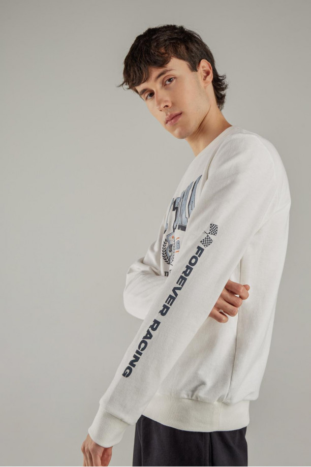 Buzo cuello redondo estampado.