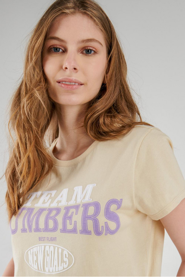 Camiseta básica manga corta estampada.