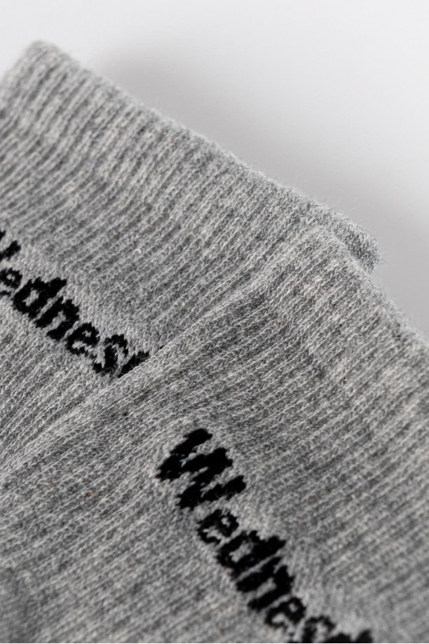 Medias cortas con diseño.