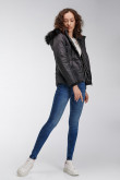 Chaqueta acolchada con capota