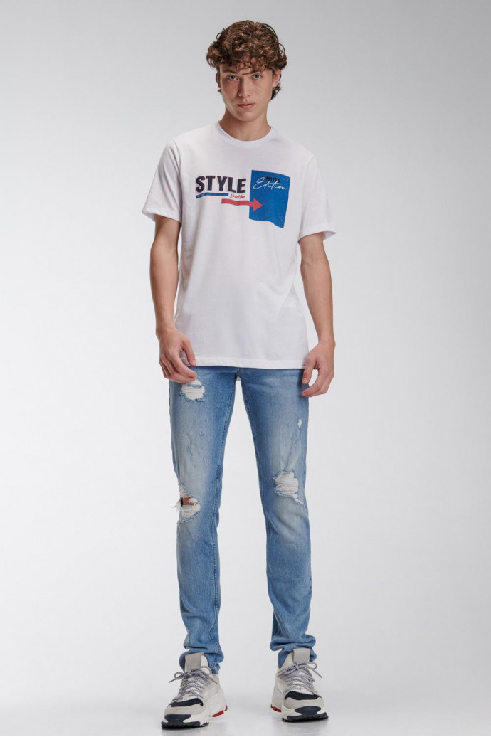 Camiseta básica manga corta estampada.