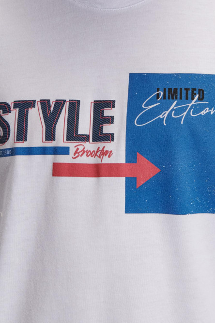 Camiseta básica manga corta estampada.