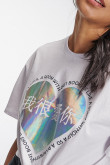 Camiseta manga corta estampada con anudado.