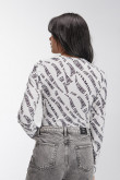 Camiseta estampada, manga larga con cuello redondo.