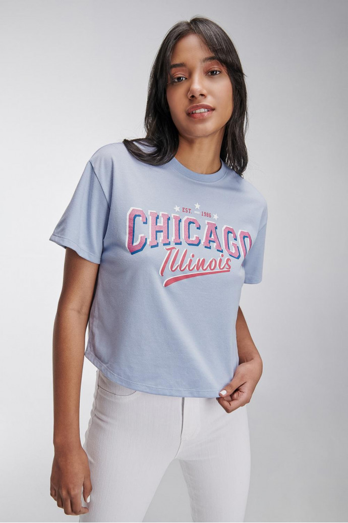Camiseta manga corta con estampado en frente.