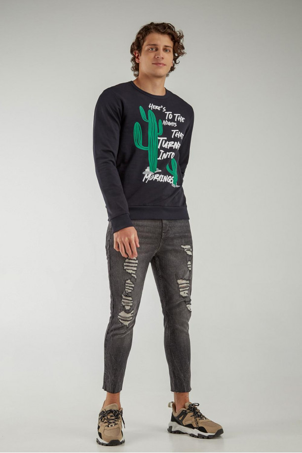 Buzo cuello redondo estampado.