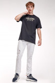 Camiseta manga corta con estampado.