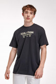 Camiseta manga corta con estampado.