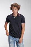Camiseta Polo unicolor, puños y cuello tejidos.