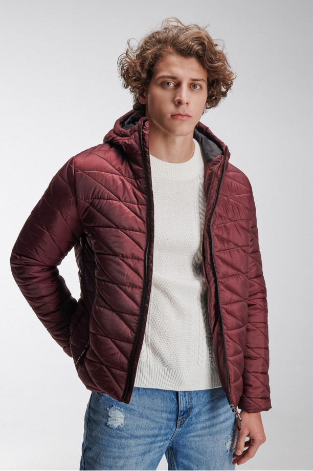 Chaqueta acolchada con capota