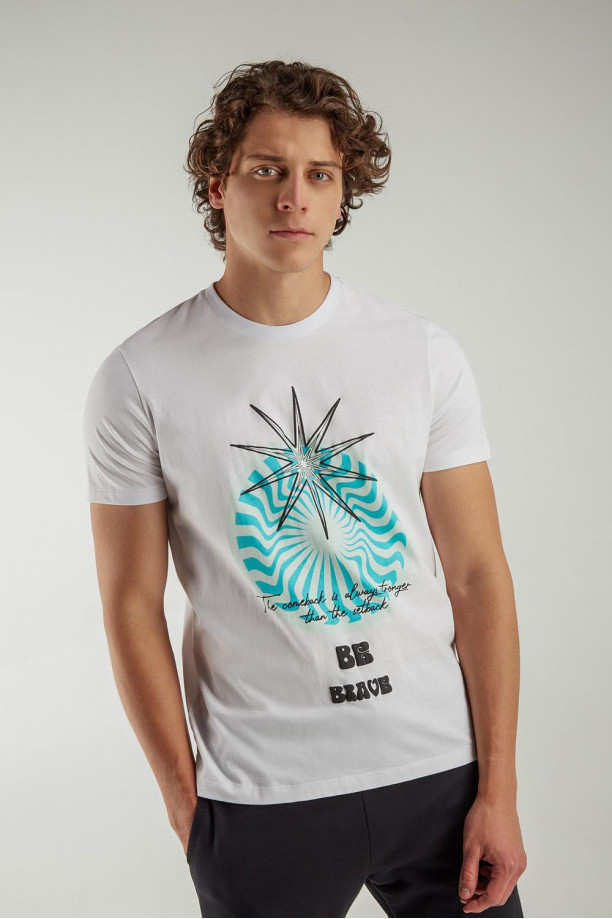 Camiseta manga corta estampada.