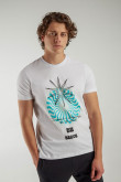Camiseta manga corta estampada.