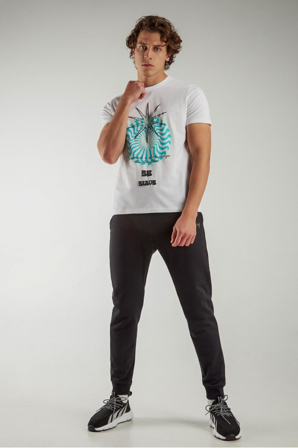 Camiseta manga corta estampada.
