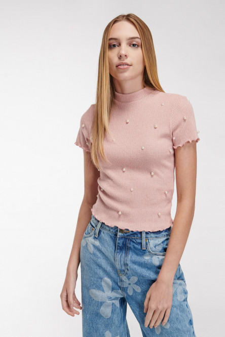 Camiseta manga corta, con perlas.