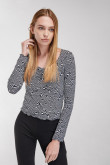 Camiseta estampada, manga larga con cuello redondo.