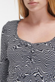 Camiseta estampada, manga larga con cuello redondo.