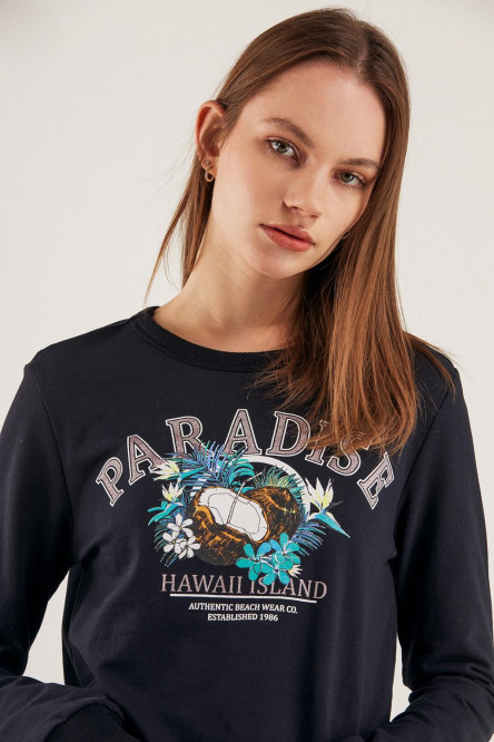 Buzo cuello redondo estampado.