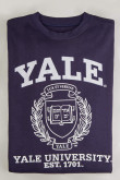 Camiseta corta, con estampado en frente, de Yale
