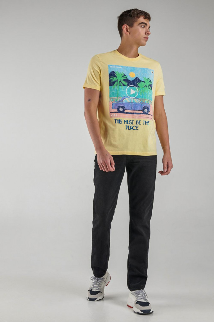 Camiseta básica manga corta estampada.