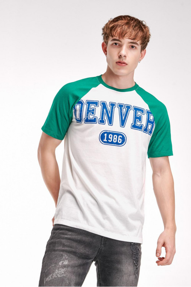 Camiseta cuello redondo, manga rangla con estampado en frente