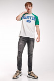 Camiseta cuello redondo, manga rangla con estampado en frente