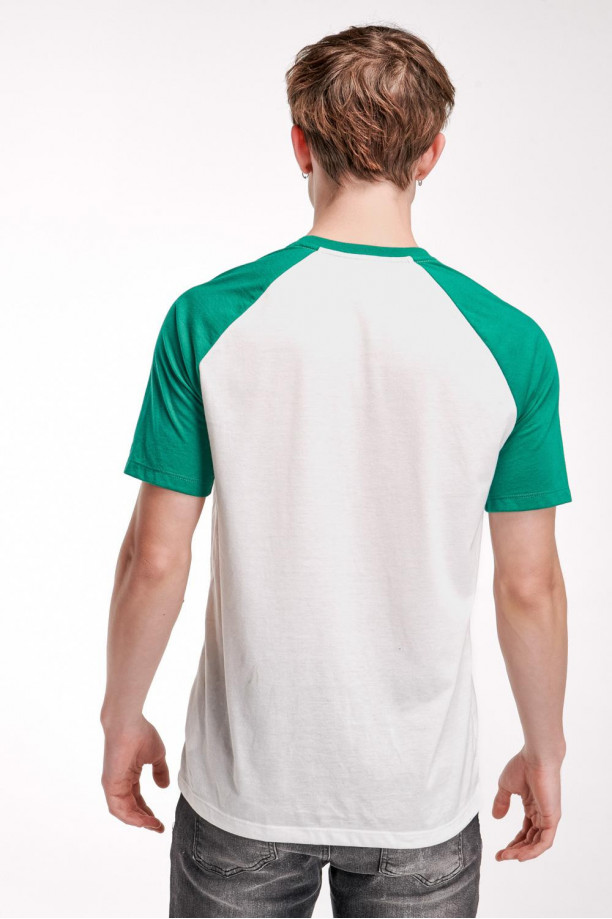 Camiseta cuello redondo, manga rangla con estampado en frente