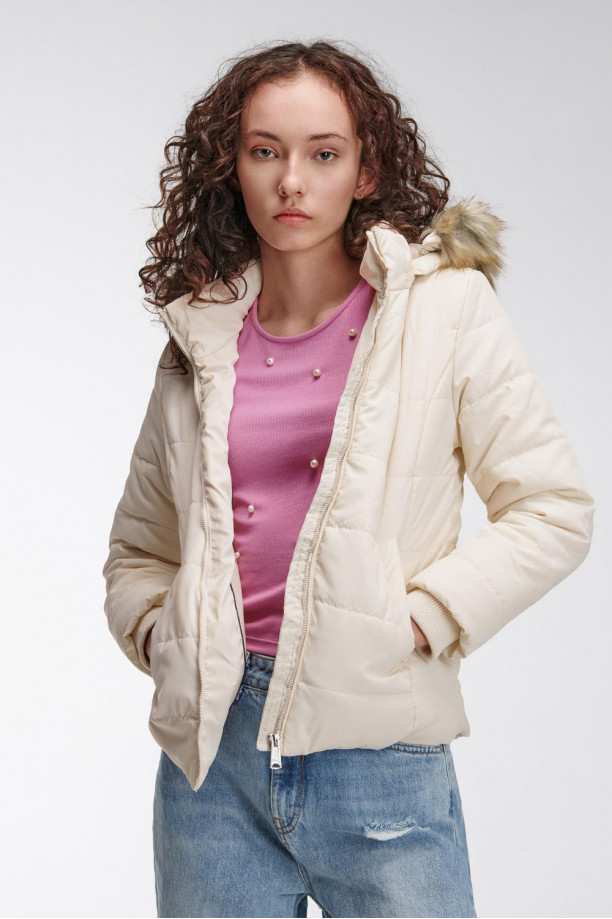 Chaqueta acolchada con capota