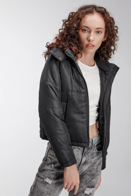 Chaqueta acolchada con capota