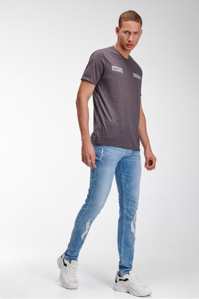 Camiseta básica manga corta estampada.