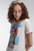 Camiseta manga corta con estampado en frente.