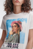 Camiseta manga corta con estampado en frente.