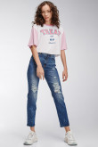 Camiseta  manga corta con estampado en frente y mangas contraste