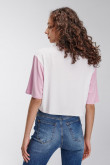 Camiseta  manga corta con estampado en frente y mangas contraste
