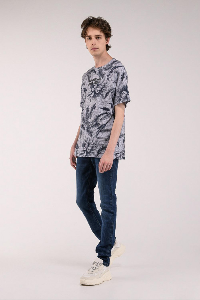 Camiseta estampada, cuello redondo, manga corta con estampado frente