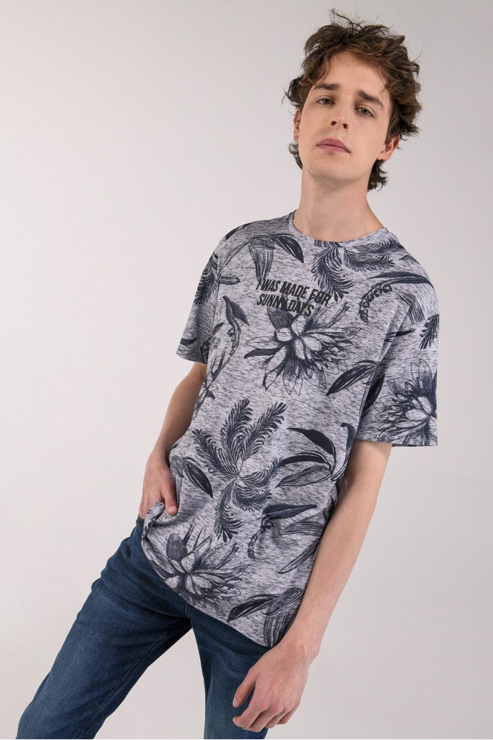Camiseta estampada, cuello redondo, manga corta con estampado frente
