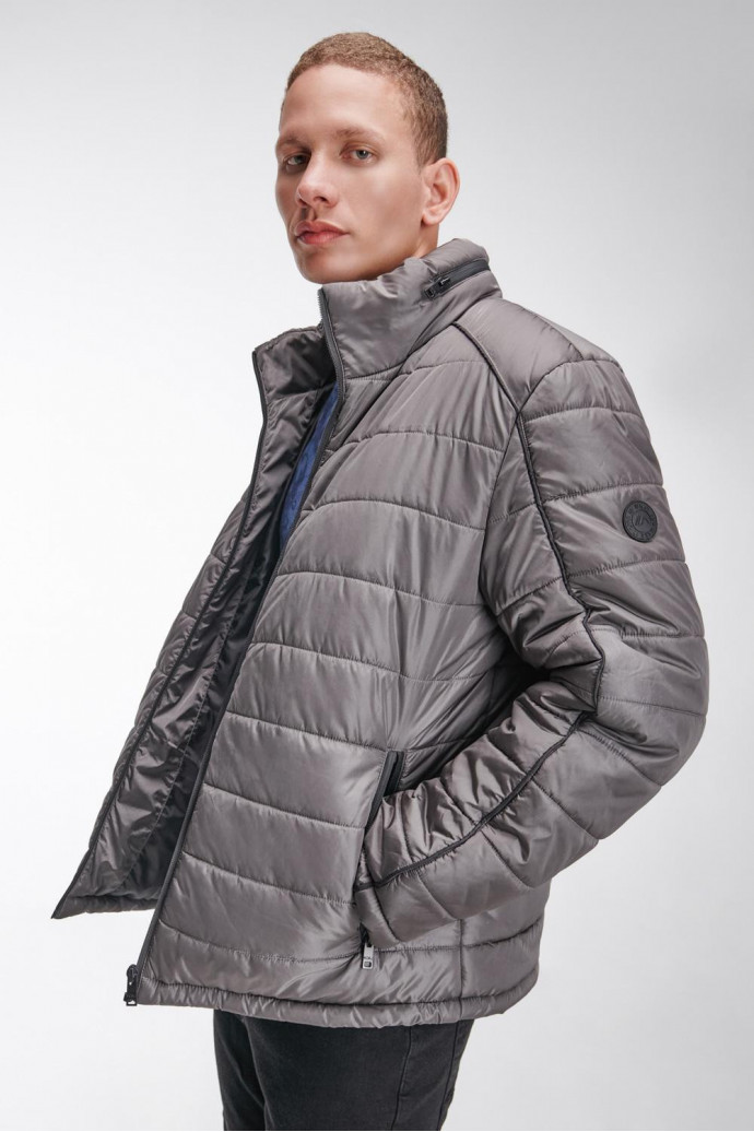 Chaqueta acolchada con capota