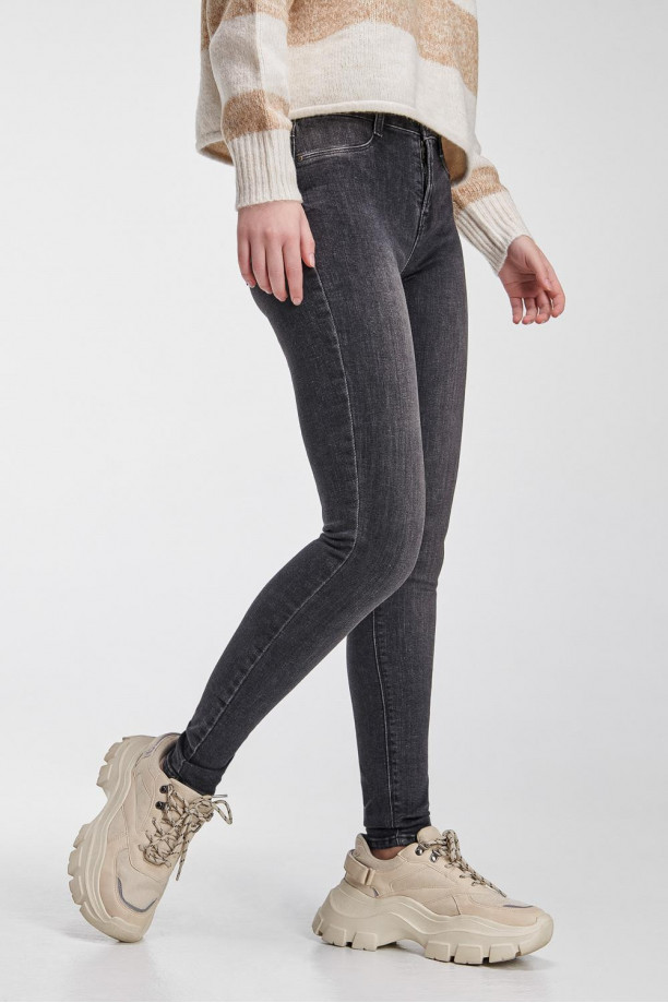 Jean Jegging tiro alto