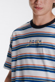 Camiseta estampada, cuello redondo, manga corta con rayas y estampado frente