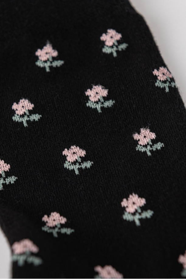 Medias largas color crema con diseño de flores