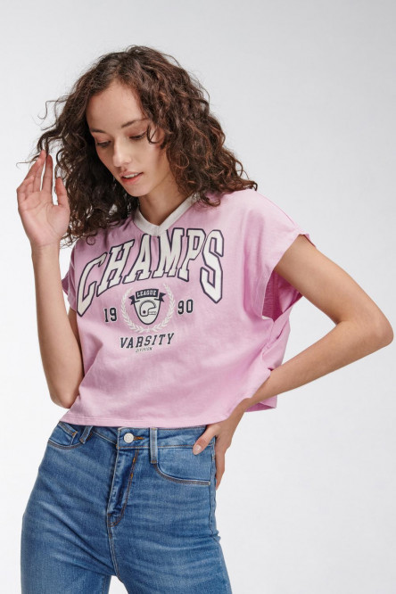 Camiseta estampada, manga corta con cuello en V.