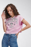 Camiseta estampada, manga corta con cuello en V.