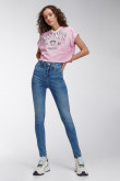Camiseta estampada, manga corta con cuello en V.