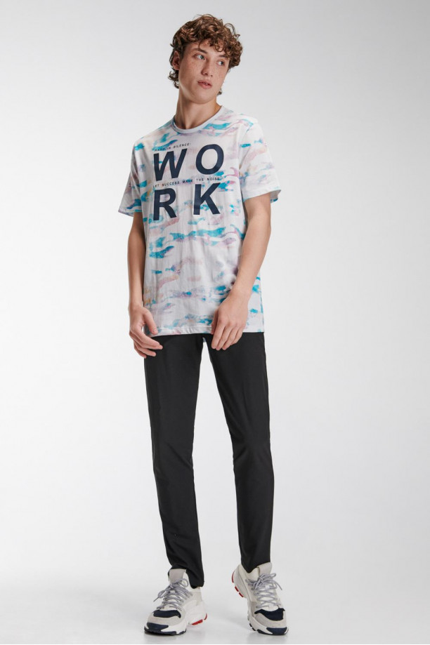 Camiseta estampada, cuello redondo, manga corta con rayas y estampado frente