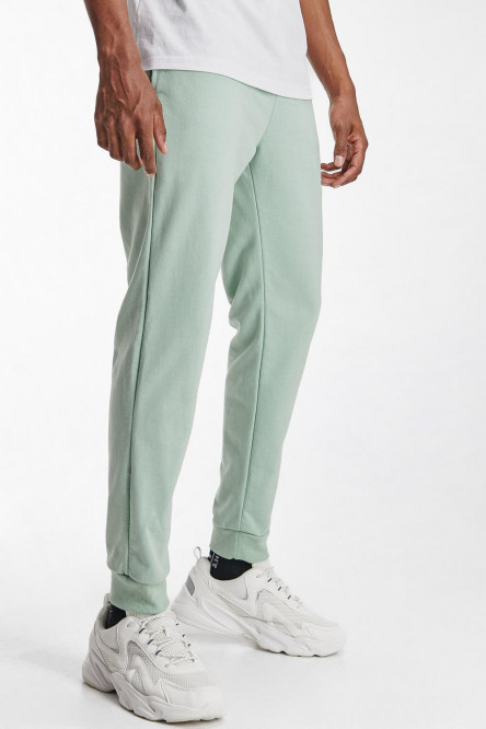 Pantalon jogger con pretina y puños en rib, con estampado localizado