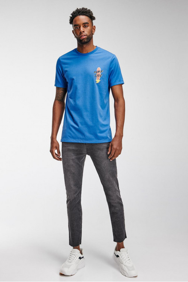 Camiseta básica manga corta estampada.