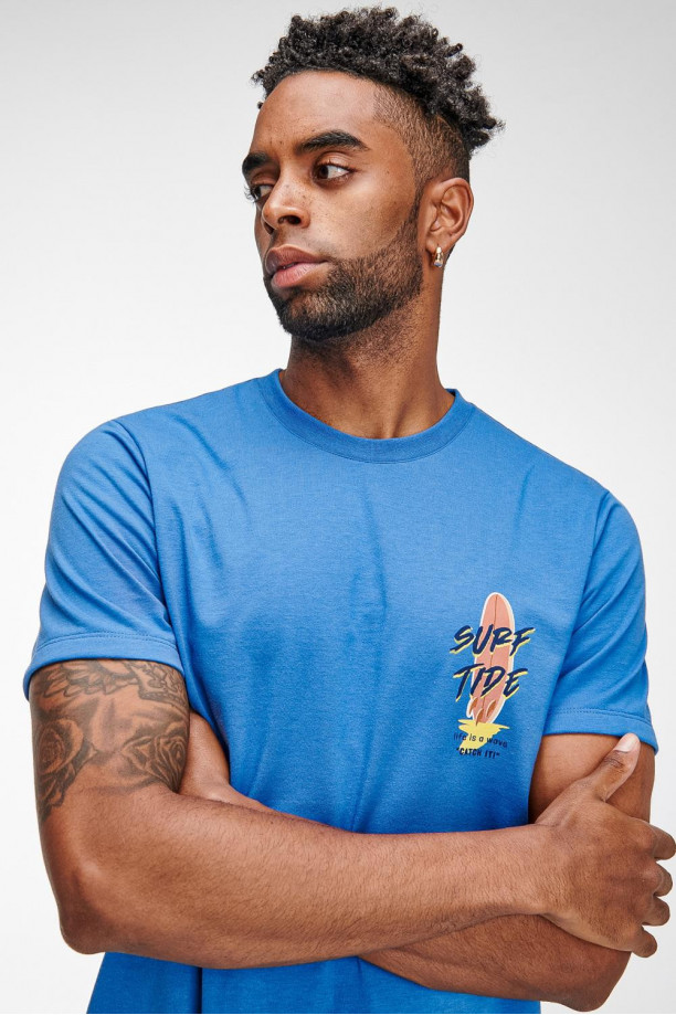 Camiseta básica manga corta estampada.