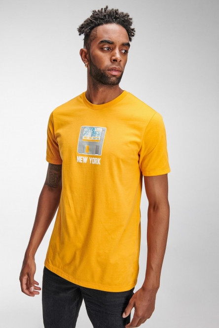 Camiseta básica manga corta estampada.