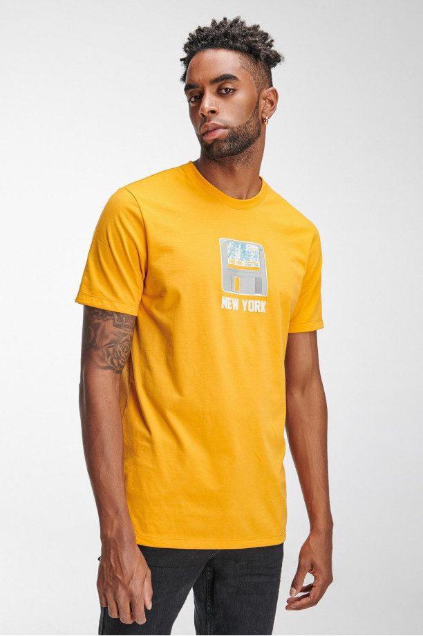 Camiseta básica manga corta estampada.