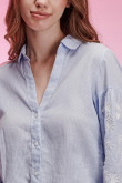 Blusa  en tela fluida,  bordada
