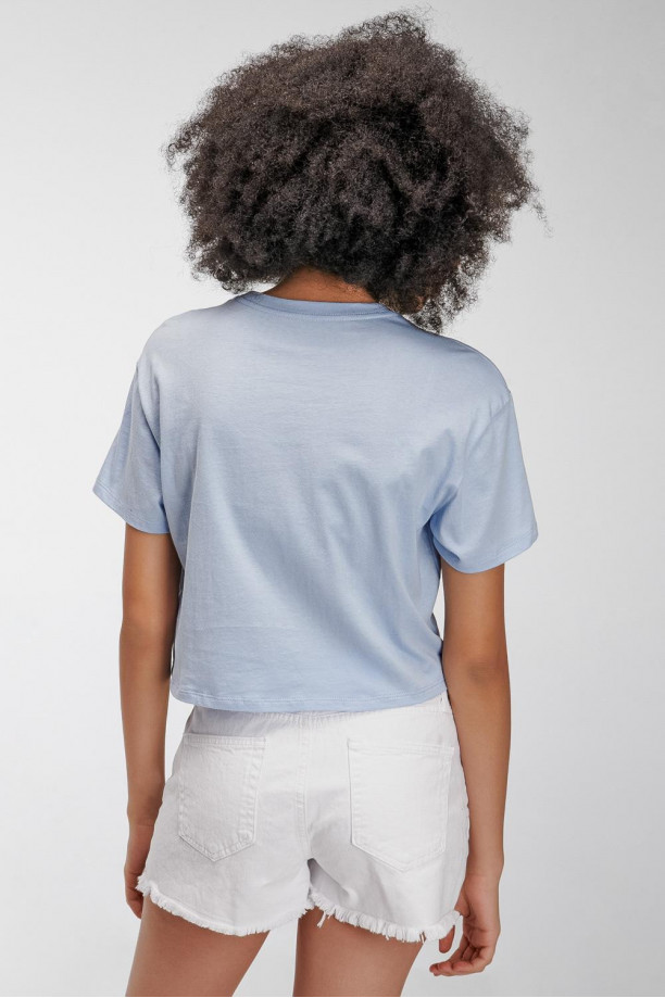 Camiseta manga corta con estampado en frente.